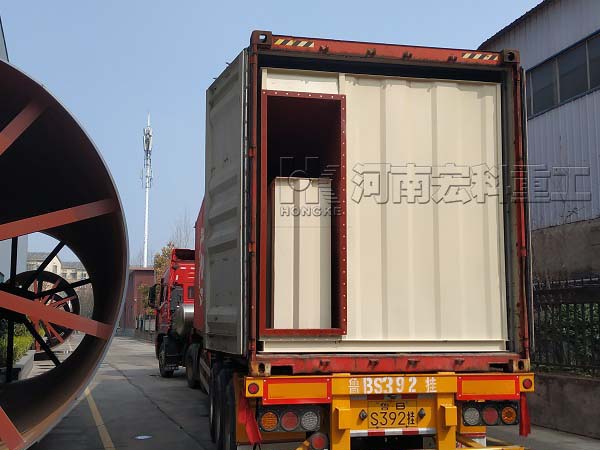 發(fā)往馬來西亞Φ1.8米沙子烘干機(jī)的裝車現(xiàn)場(chǎng)