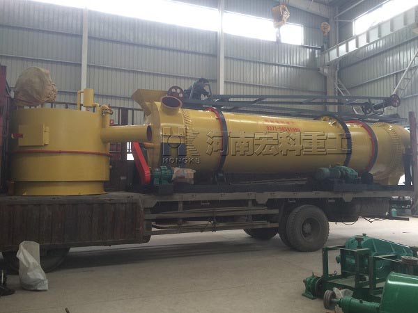 發(fā)往山東的雞糞烘干機的裝貨現場